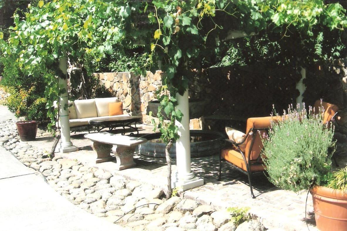 Spanish Villa Inn St. Helena Exterior foto