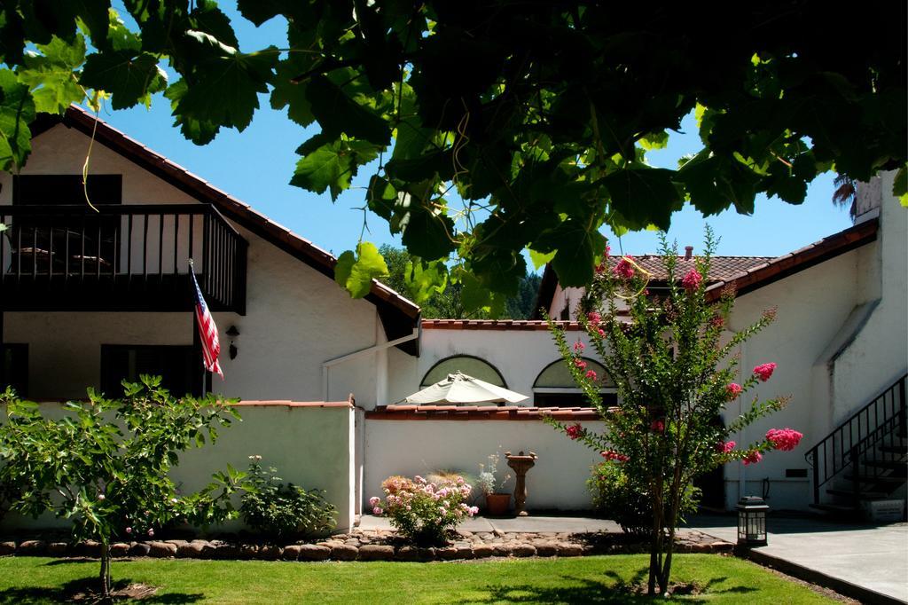 Spanish Villa Inn St. Helena Exterior foto